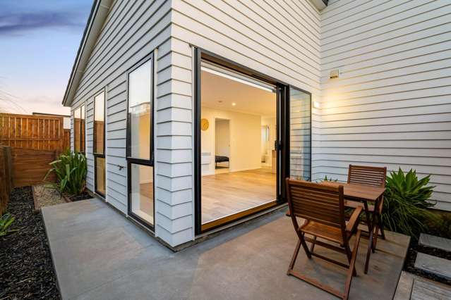 Immaculate Legal Home & Income