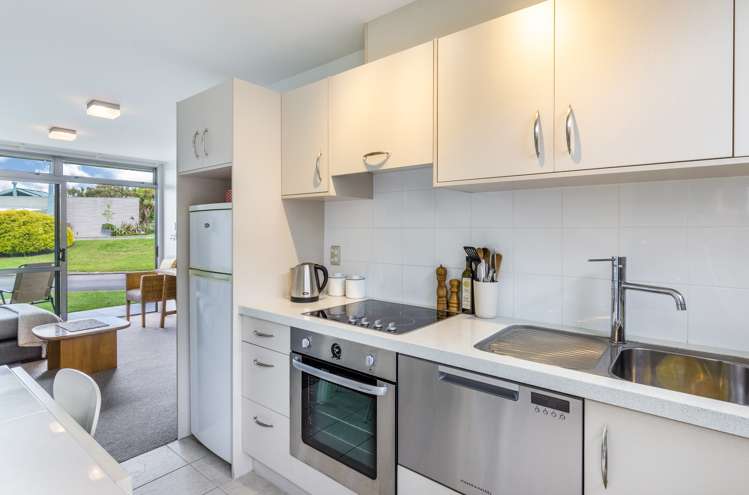 1/300 Lake Terrace Taupo_9