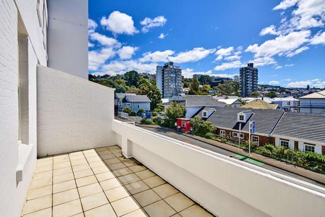 8/3 Aro Street Aro Valley_3
