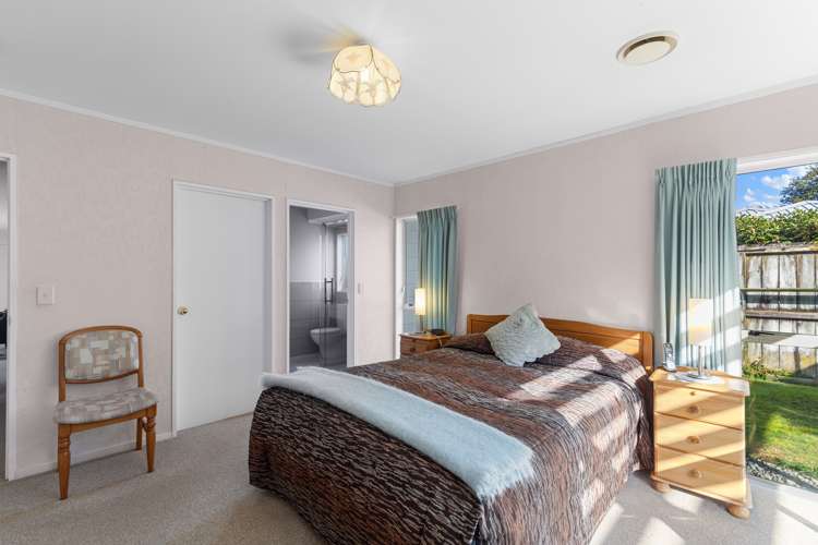 64 Sunnyhills Avenue Glenview_9