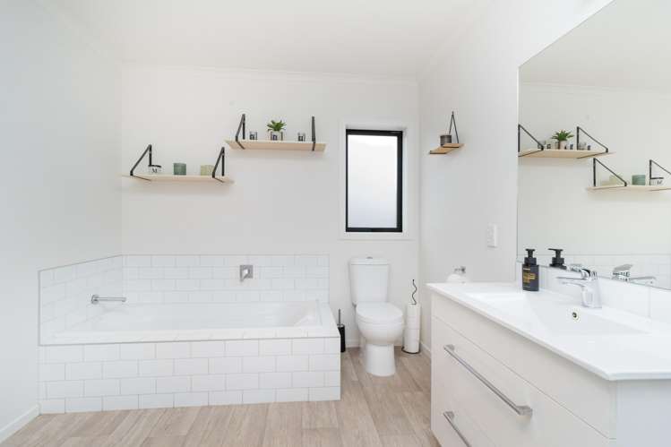 6 Wescombe Grove Feilding_15