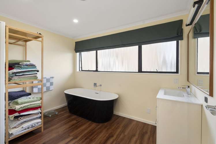 35 Springdale Grove Fitzherbert_20