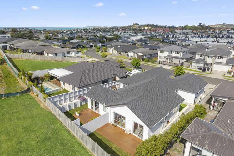 19 & 19A Surf View Crescent Red Beach_16