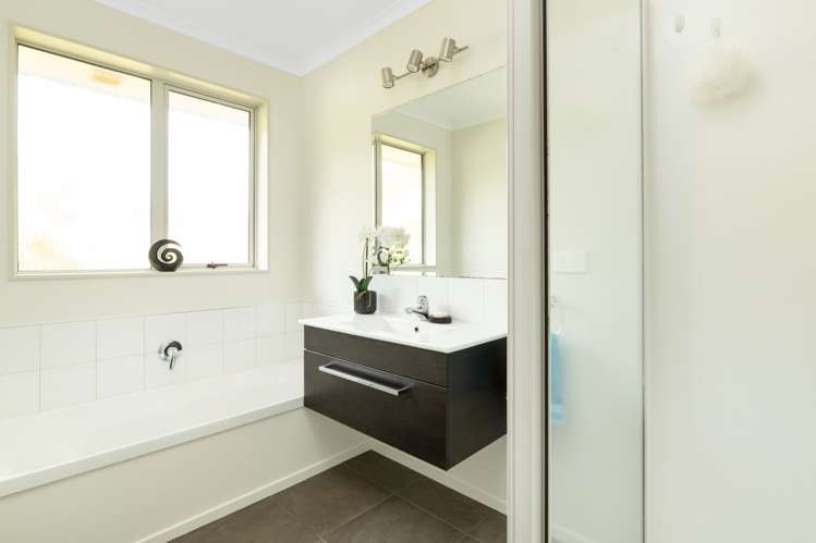 65 Falcon Drive Welcome Bay_10