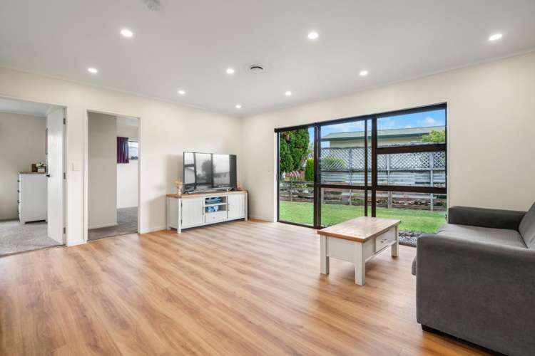 121 Heaphy Street 11385_5