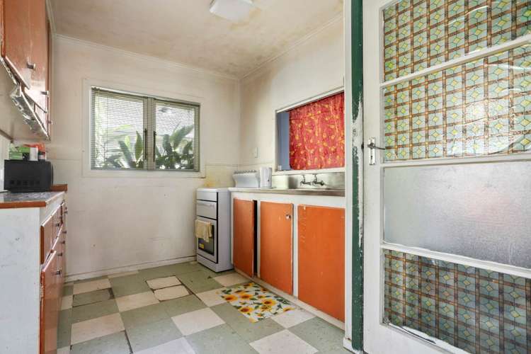 26 Crown Crescent Otara_12