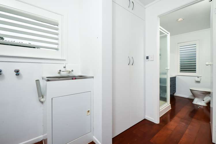 724 River Road Chartwell_11