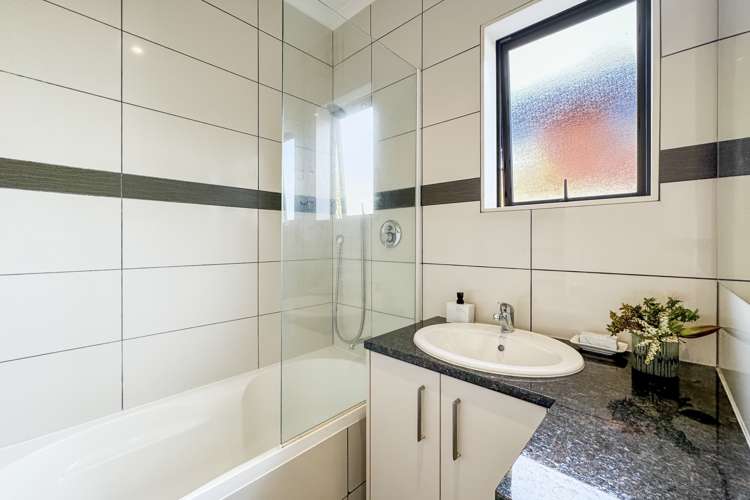 18a Hastie Avenue Mangere Bridge_13