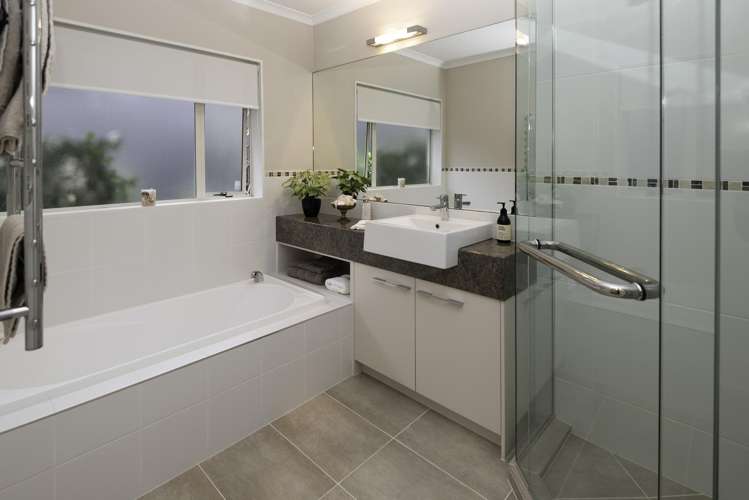 15 Gillett Place Botany Downs_13