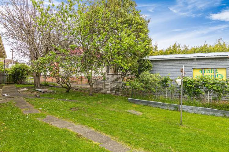 19 Crown Crescent Otara_9