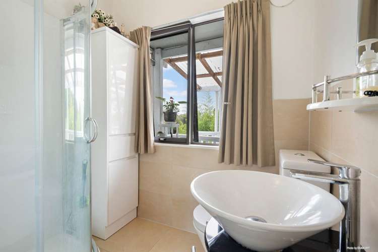7a Tirimoana Road Te Atatu South_9