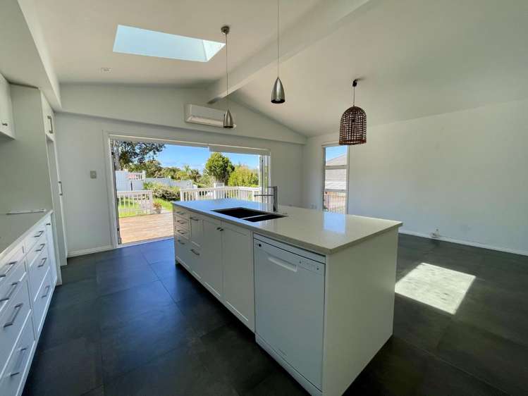 29 Marina Road Torbay_6