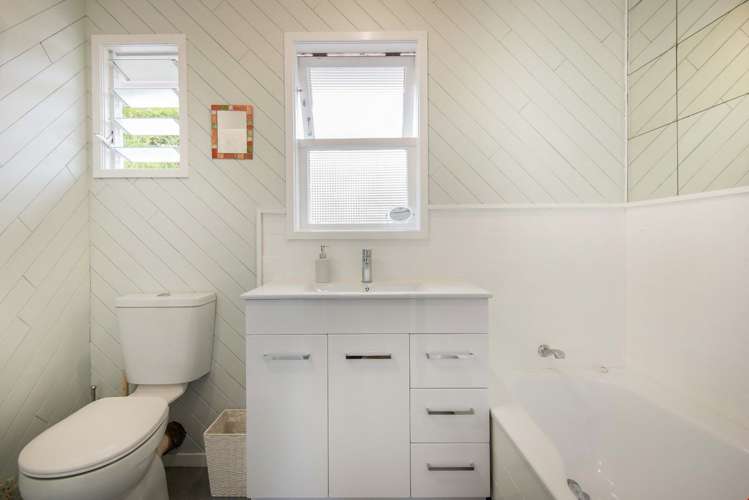 78 Kervil Avenue Te Atatu Peninsula_17