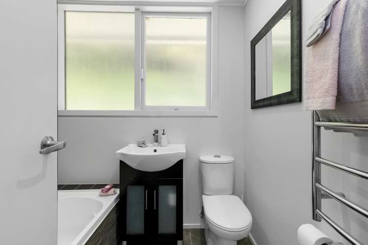 10 Kereru Grove Stokes Valley_16