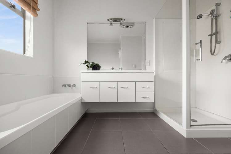 4 West Place Greenmeadows_10