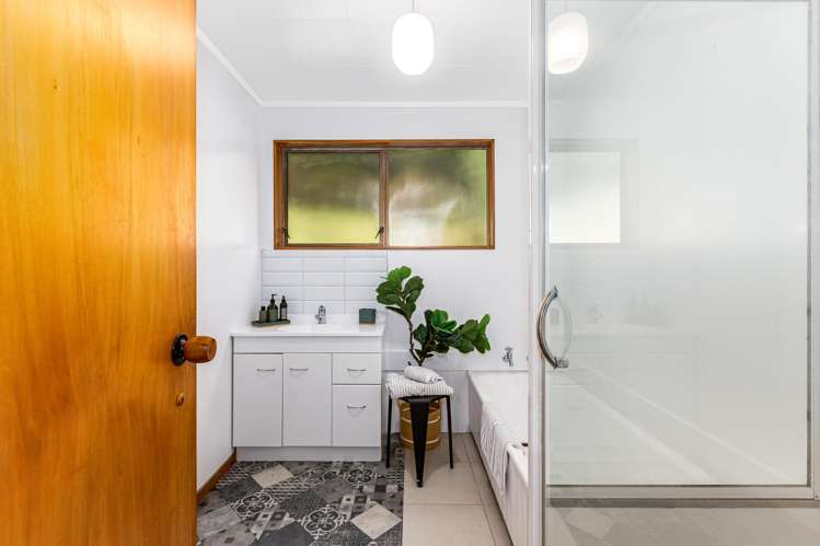 49 Bayview Road Paremata_14