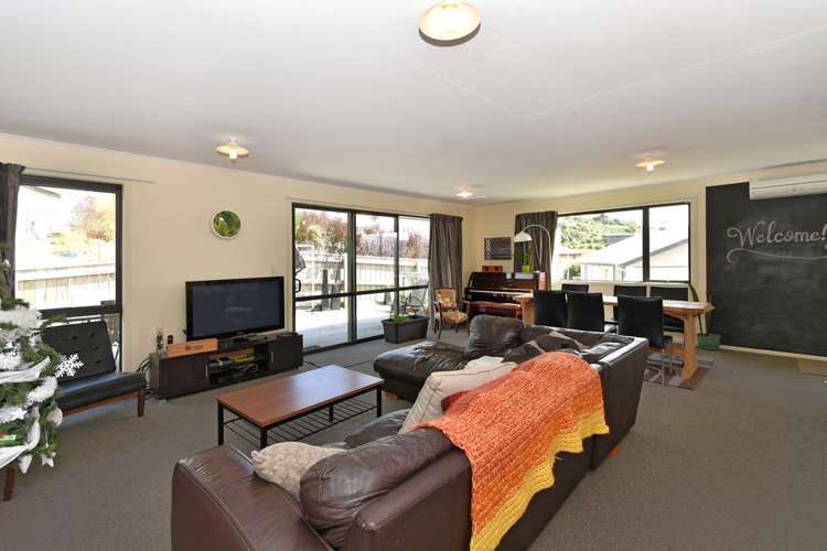 40 Saint Lawrence Street Toi Toi_11