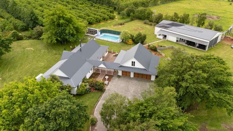 764 Courtenay Road Charing Cross_35