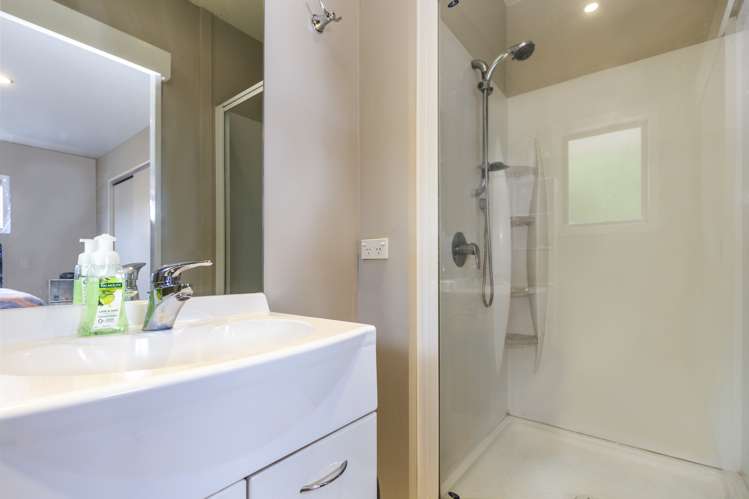 2/12 Glengarry Place Hilltop_12