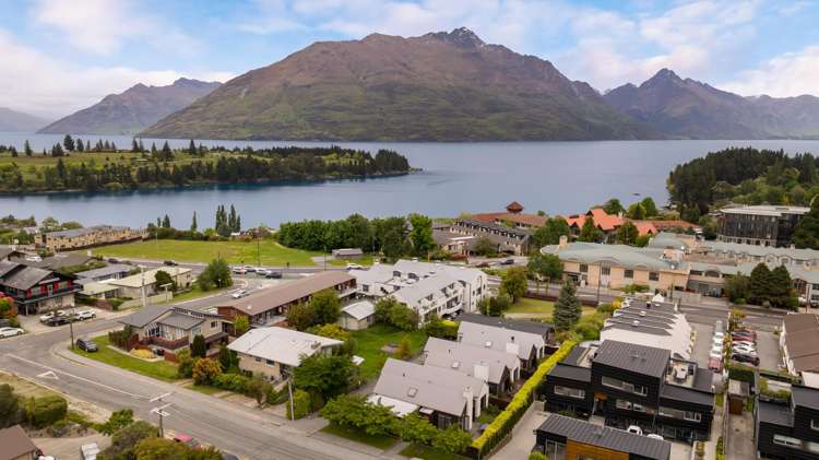 8 Hallenstein Street Queenstown_18