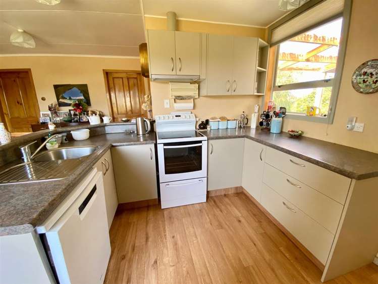 11 Macandrew Street Owaka_13