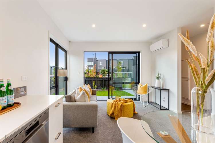 68 Glidepath Road Hobsonville_5