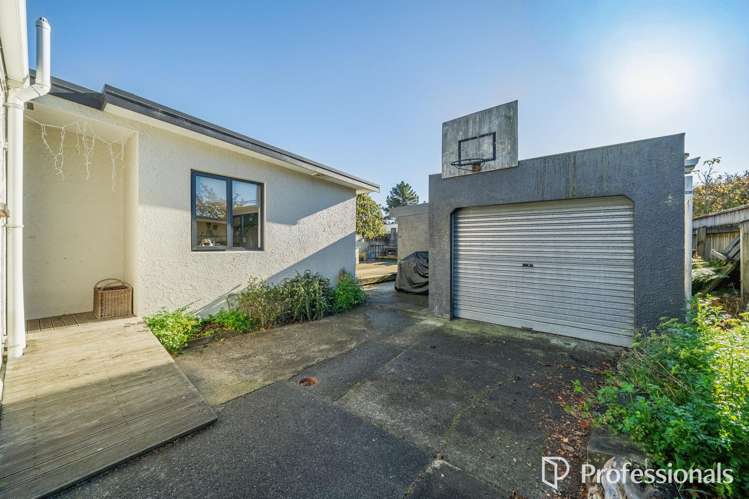 18 Burden Avenue Wainuiomata_5