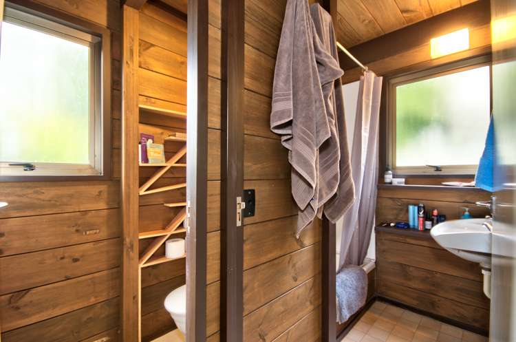 423 Peninsula Road Kelvin Heights_13