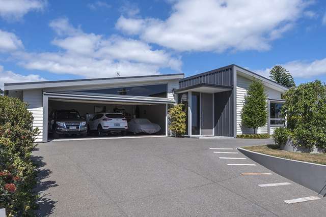 2 Charles Dickens Drive Mellons Bay_4