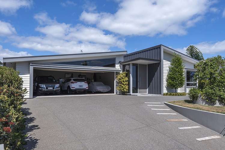 2 Charles Dickens Drive Mellons Bay_4