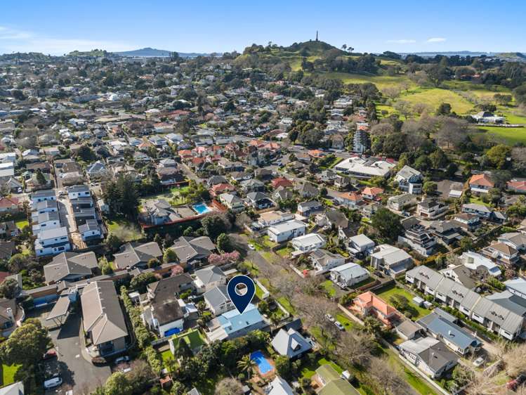 8 Epworth Avenue Royal Oak_29