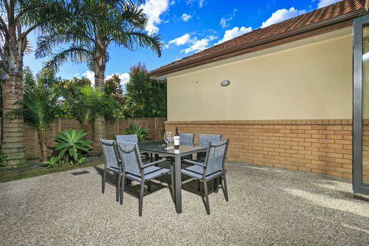 14 Greenbough Lane Greenhithe_14