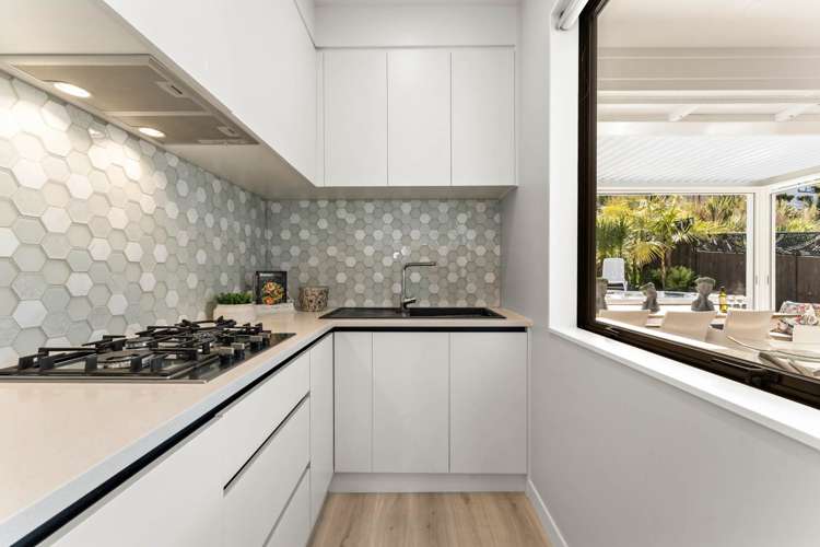 122 Arran Point Parade Orewa_10