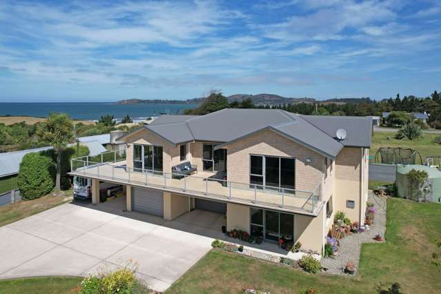 SEA VIEWS TO STUN THAT ARE NEVER HO-HUM