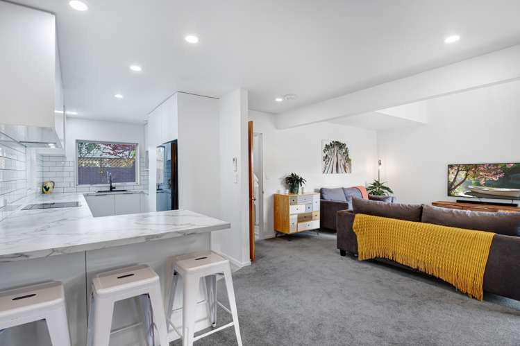 2/19 Waitikiri Drive Parklands_3