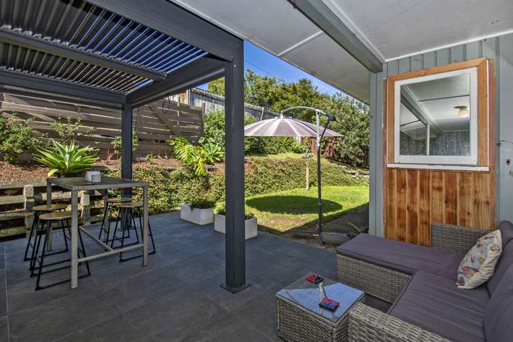 127 Riverside Drive Parahaki_11