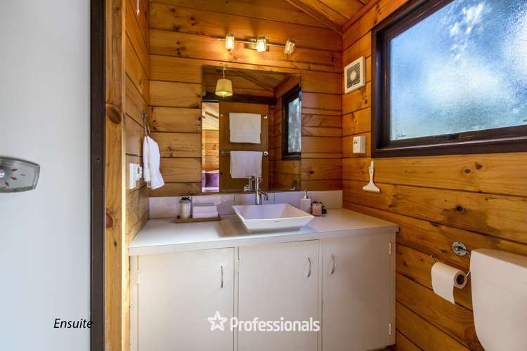 10 Hobbit Lane Pinehaven_20