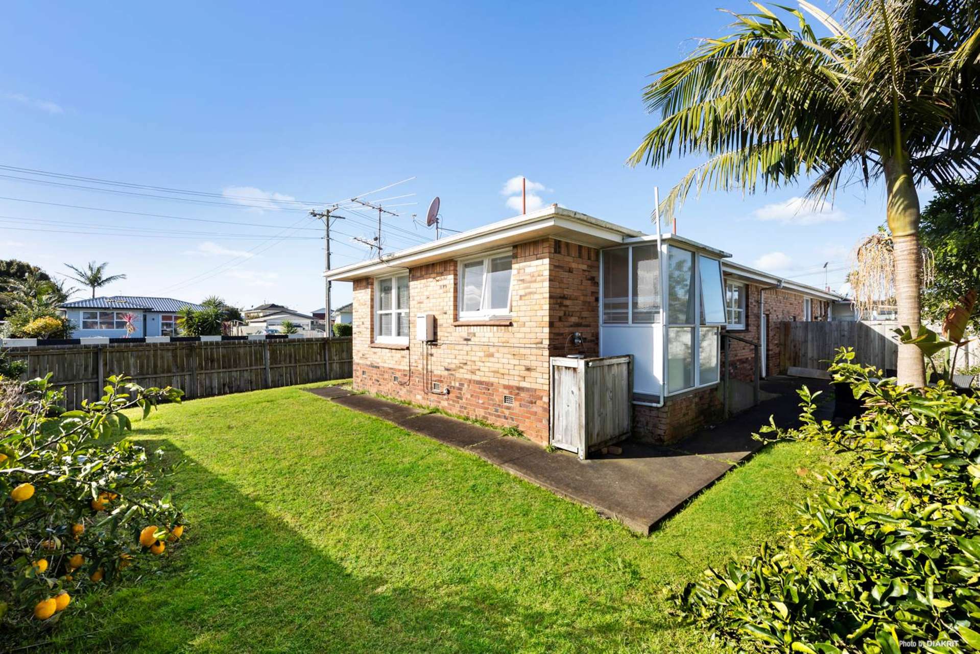 2/2 Paul Place Pakuranga_0