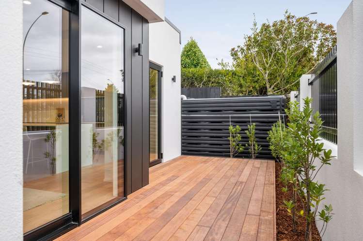 2 + 4/768 River Road Chartwell_27