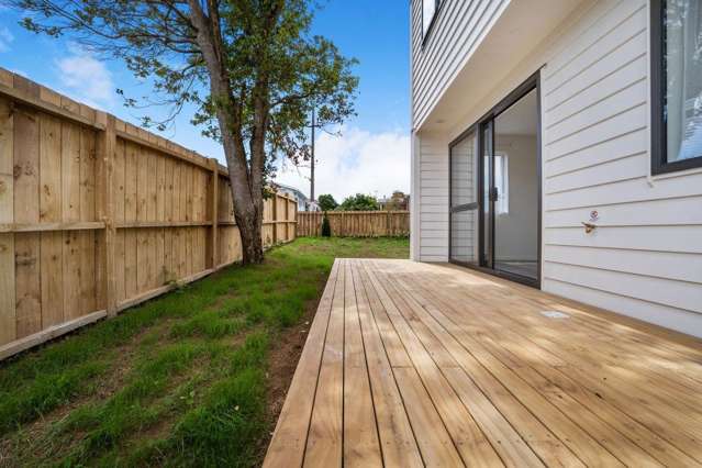 Brand New Living with Stunning Waitakere Range...