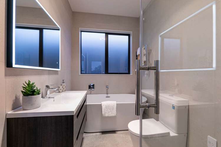 86 Waiwai Drive Wainui_14