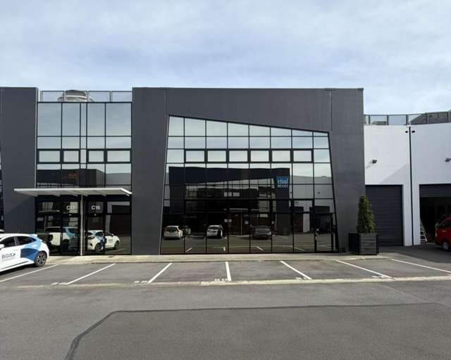 High-Profile Penrose Industrial Unit - 590m&sup2;