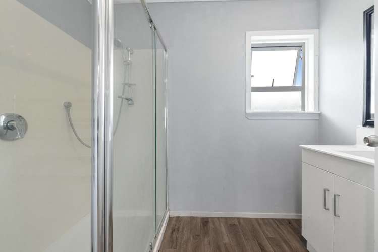 185 Clayton Road Mangakakahi_6