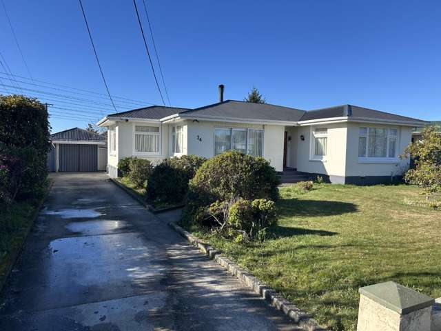 Sunny And Spacious 3 Bedroom 2 Bathroom Home With Extras