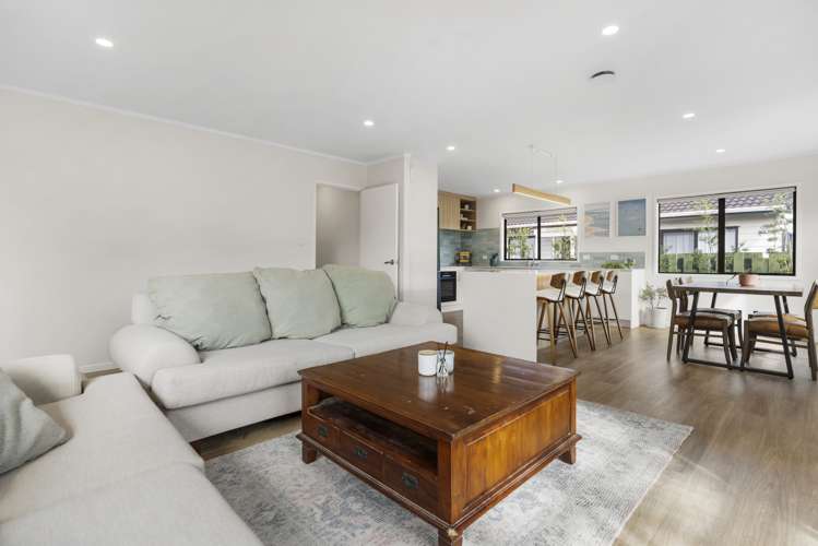 1/6 Lexington Drive Botany Downs_7