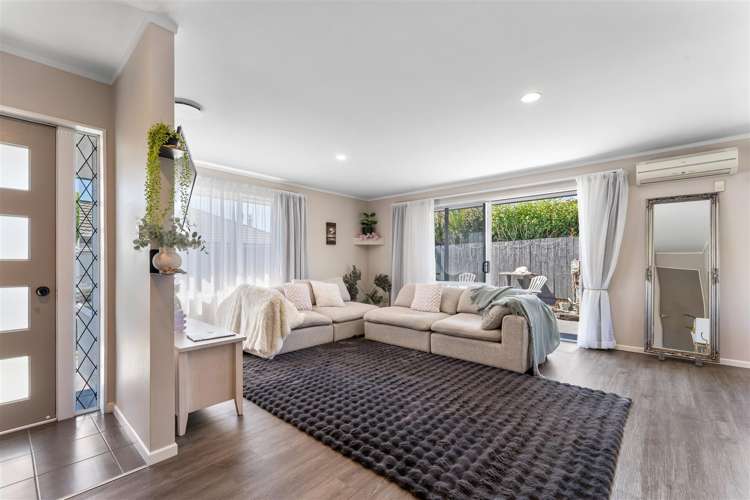 9 Vining Crescent Stoke_10