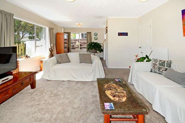 2/20 Hellyers Street Birkdale_4