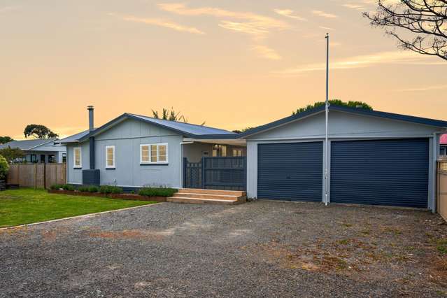 Te Awanga Beach Life