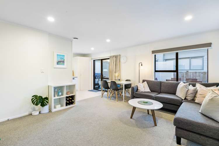 2/7 Eskdale Road Birkdale_6