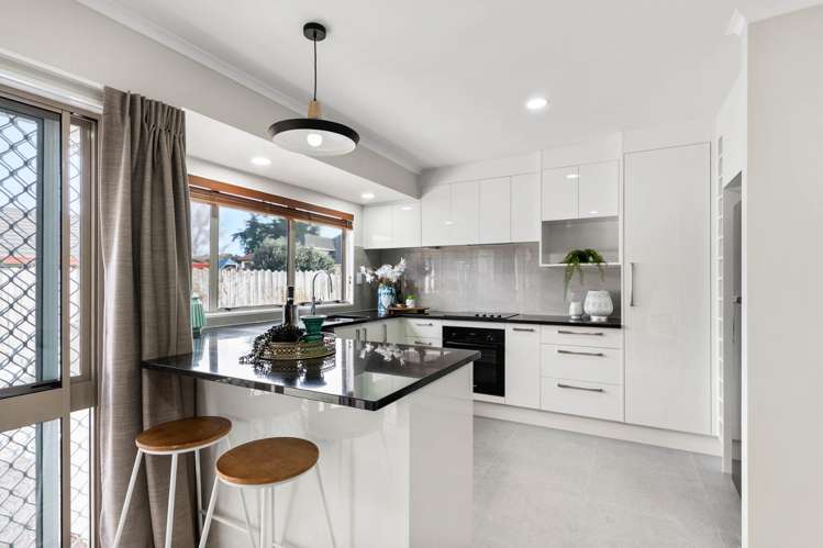 11 Headcorn Place Botany Downs_4